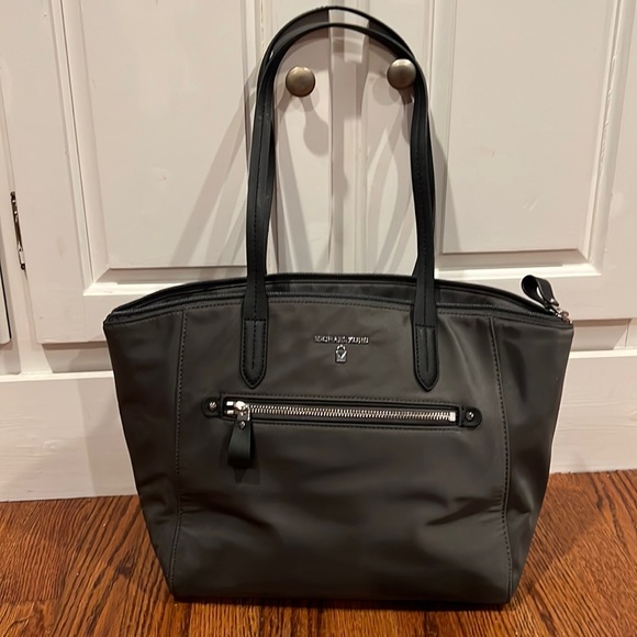 New with tags Michael Kors Nylon Kelsey tote graphite - Picture 1 of 7